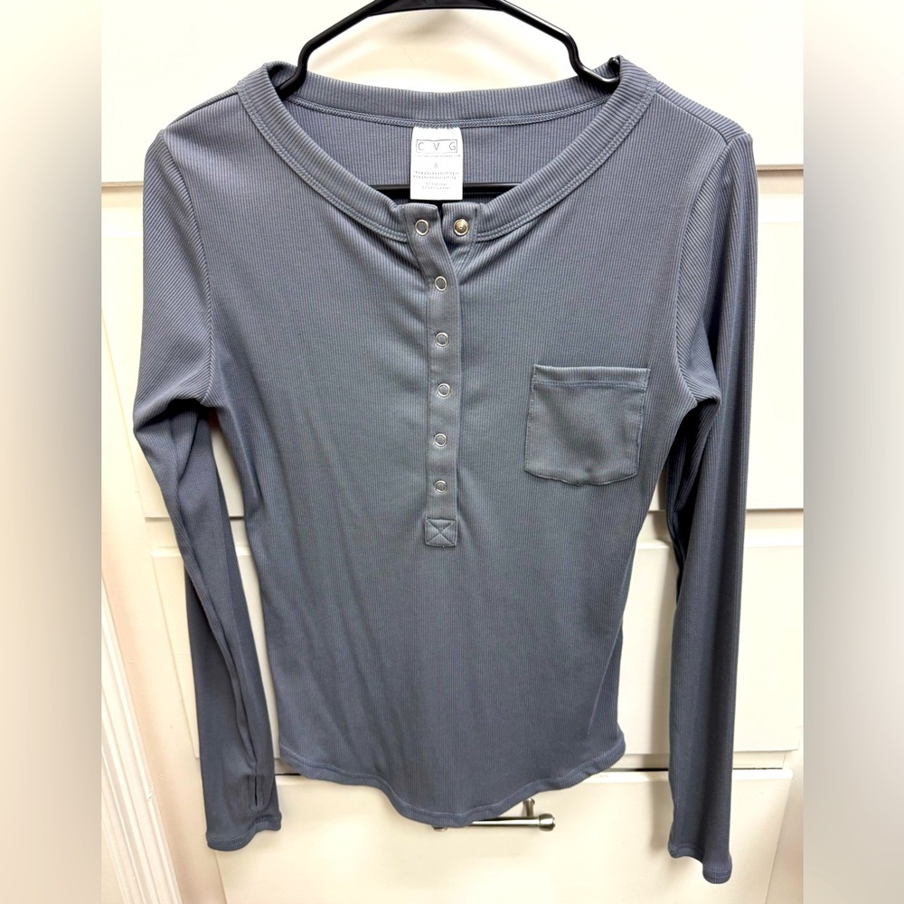 NWOT Constantly Varied Gear Henley